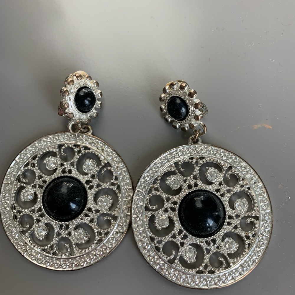 Gorgeous White House Black Market Mexican inspired earrings. Clip on.